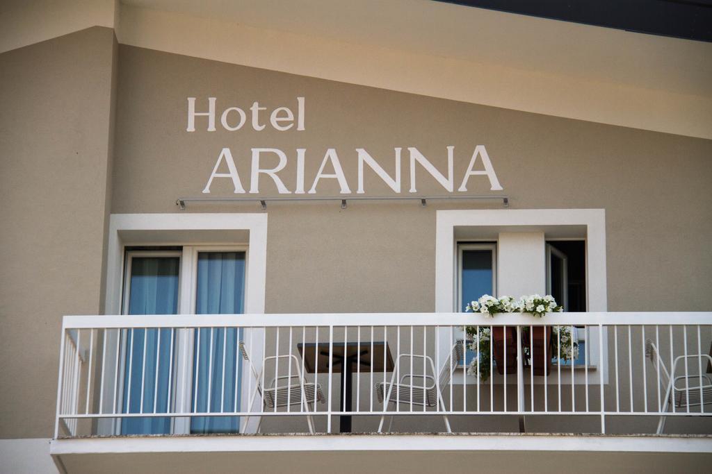 איסאו Hotel Arianna מראה חיצוני תמונה